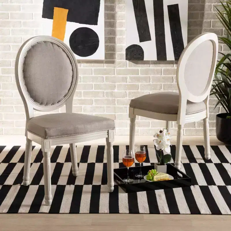 Set di 2 sedie da pranzo imbottite in tessuto Louis con finiture borchiate - Baxton Studio