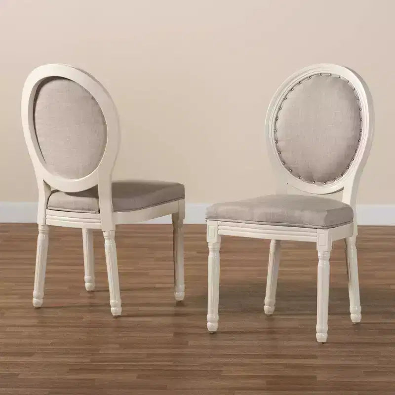 Set di 2 sedie da pranzo imbottite in tessuto Louis con finiture borchiate - Baxton Studio