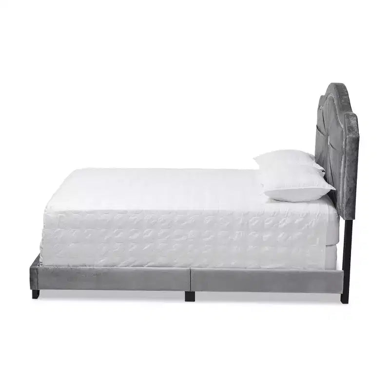 Letto imbottito in tessuto Queen Embla velluto grigio - Baxton Studio: design moderno capitonné, finitura lucida, imbottitura in schiuma, telaio in MDF