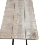 Tavolino per laptop Chloe di Carolina Living con porte USB effetto legno di recupero e ferro anticato: piano rettangolare in legno di mango, struttura in ferro