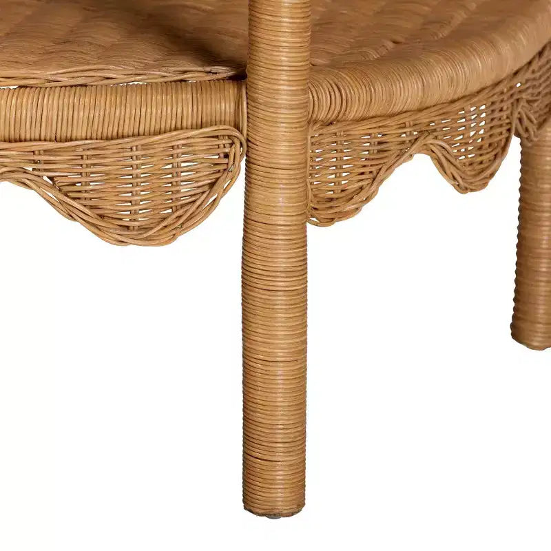 bali & pari Tavolino console in rattan con bordo smerlato Paisley, miele chiaro