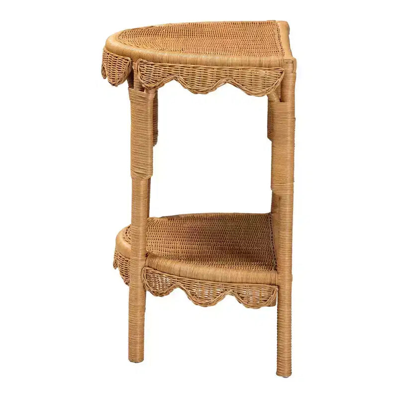 bali & pari Tavolino console in rattan con bordo smerlato Paisley, miele chiaro
