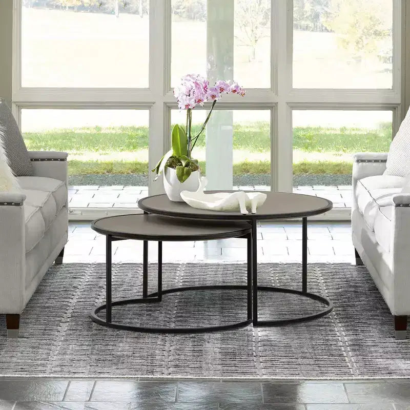 Set di 2 tavolini da caffè sovrapponibili Rina in calcestruzzo/metallo Grigio/Nero - Armen Living: Design moderno con gambe a U per il soggiorno