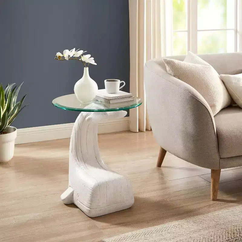 Weldon The Whale Tavolino da divano intagliato in legno e con piano in vetro con finitura Coastal White Driftwood - Linon