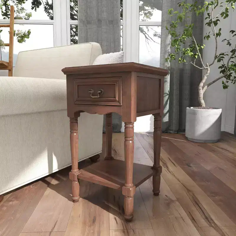 Tavolino finale Olivia & May Wood Square con bordo smussato, color castagno: Stile tradizionale, forma rettangolare, cassetto portaoggetti