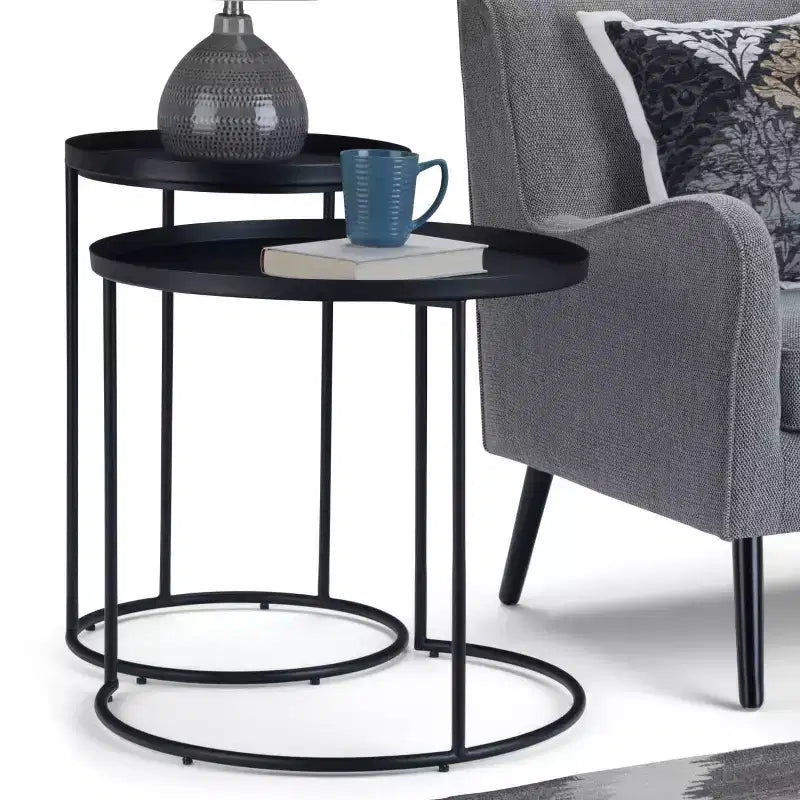Tavolino rotondo in metallo Lipton - Set da 2 pezzi, colore nero - WyndenHall: Stile industriale, vassoio rimovibile, gambe eleganti