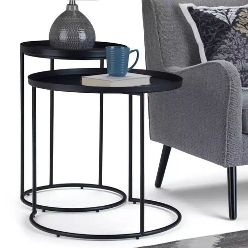 Tavolino rotondo in metallo Lipton - Set da 2 pezzi, colore nero - WyndenHall: Stile industriale, vassoio rimovibile, gambe eleganti