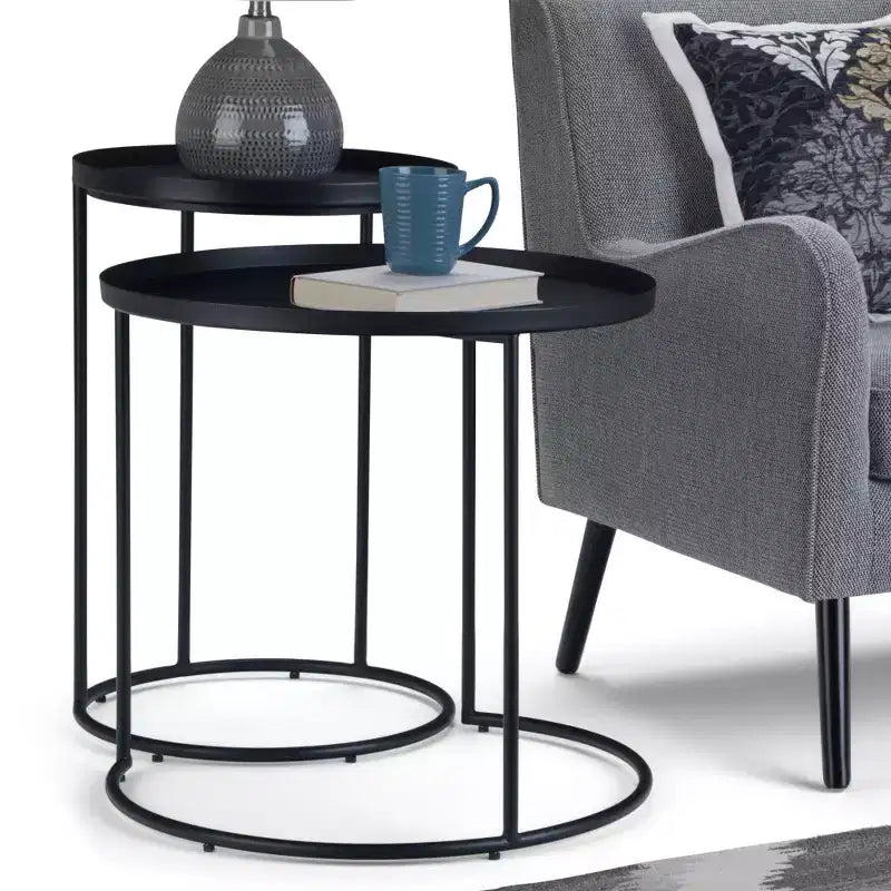 Tavolino rotondo in metallo Lipton - Set da 2 pezzi, colore nero - WyndenHall: Stile industriale, vassoio rimovibile, gambe eleganti