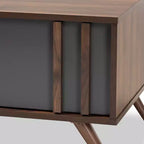 Tavolino da caffè Naoki a due toni in legno con 1 cassetto grigio/noce - Baxton Studio: Tavolino rettangolare moderno in truciolato con ripiano