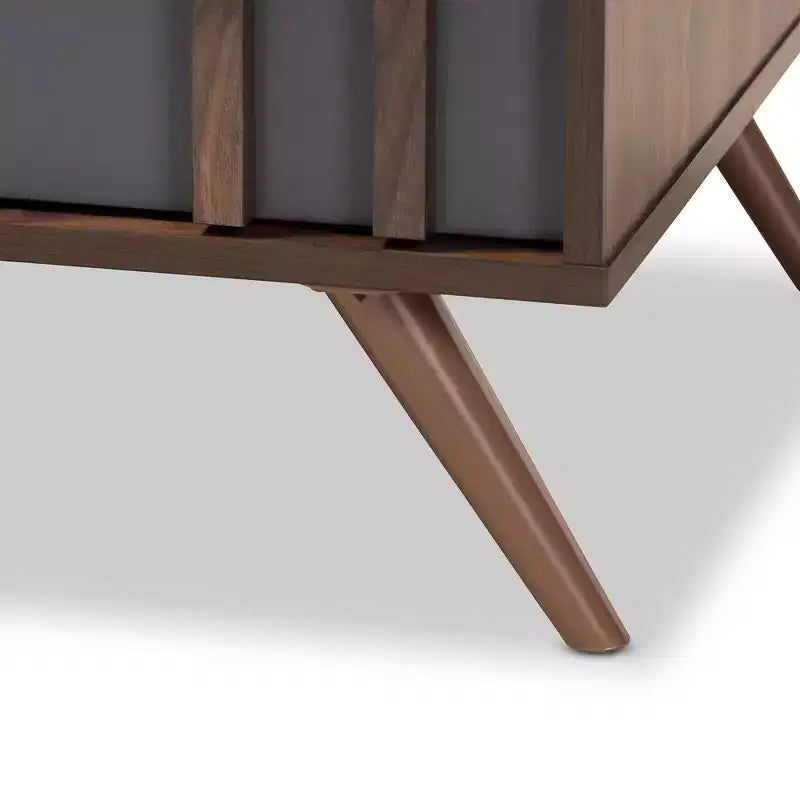 Tavolino da caffè Naoki a due toni in legno con 1 cassetto grigio/noce - Baxton Studio: Tavolino rettangolare moderno in truciolato con ripiano
