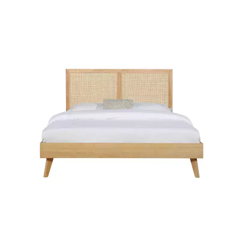 Letto matrimoniale Queen Chancery Boho con piattaforma, finitura naturale e testiera in canna d'India - Powell