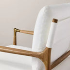 Poltrona d'accento imbottita in bouclé con dettagli in ottone - Rovere naturale/invecchiato - Hearth & Hand™ with Magnolia: Stile rustico, Esclusivo