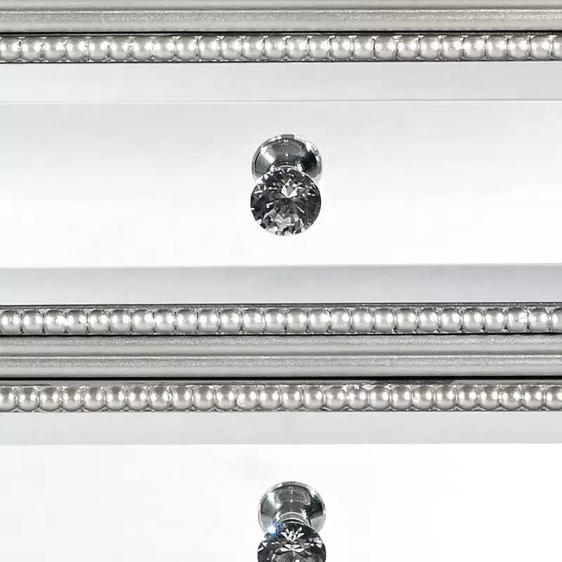 Coast to Coast Accents Trevi Tavolino Moderno Rettangolare a Specchio 20 x 15 con 3 Cassetti e Bordo con Perline Argentate per Soggiorno Camera da Letto Comodino Casa
