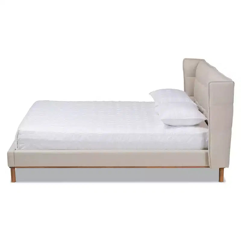 Letto a piattaforma in tessuto imbottito con testiera ad ali Gretchen - Baxton Studio