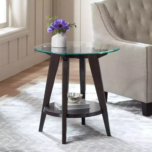 Table d'appoint ronde 55 Downing Street Farmhouse en bois de 61 cm de large avec étagère, plateau en verre trempé marron foncé pour salon, maison
