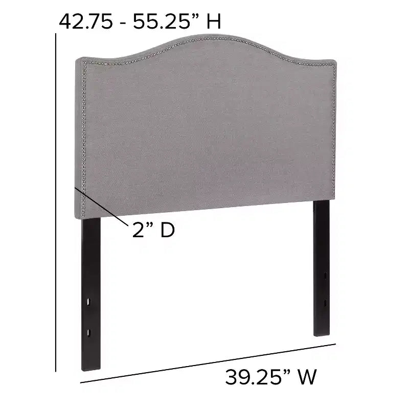 Testata imbottita ad arco Lexington di Flash Furniture con profili a borchie