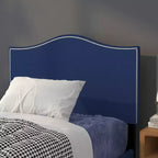 Testata imbottita ad arco Lexington di Flash Furniture con profili a borchie
