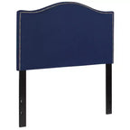 Testata imbottita ad arco Lexington di Flash Furniture con profili a borchie