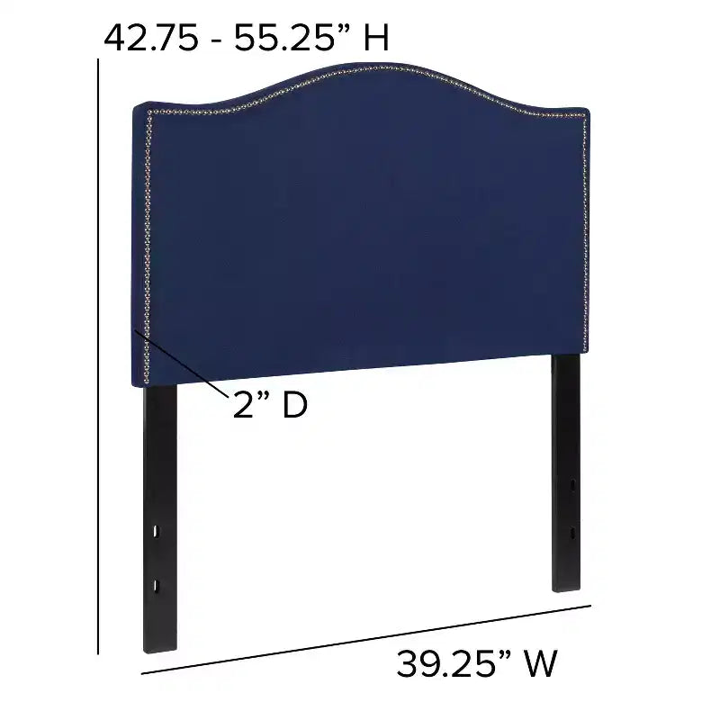 Testata imbottita ad arco Lexington di Flash Furniture con profili a borchie