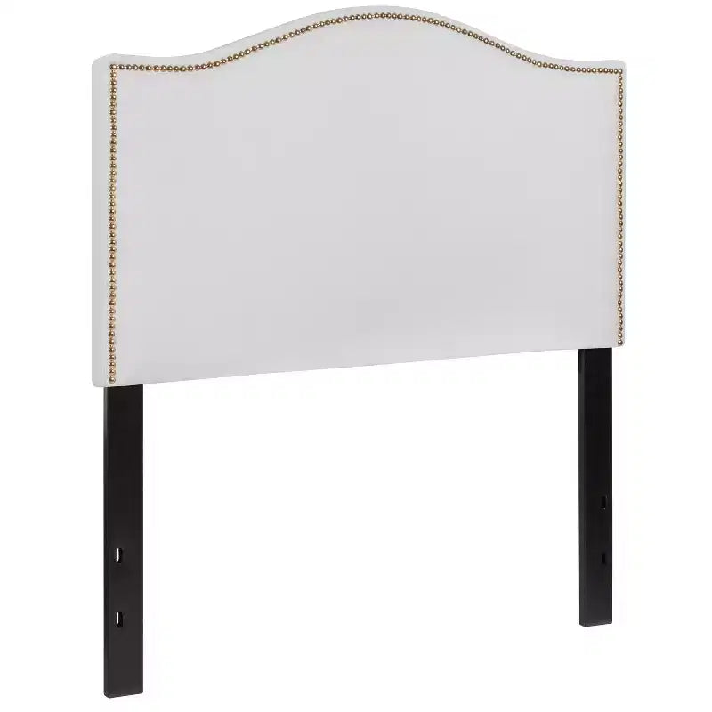 Testata imbottita ad arco Lexington di Flash Furniture con profili a borchie