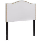 Testata imbottita ad arco Lexington di Flash Furniture con profili a borchie