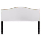 Testata imbottita ad arco Lexington di Flash Furniture con profili a borchie