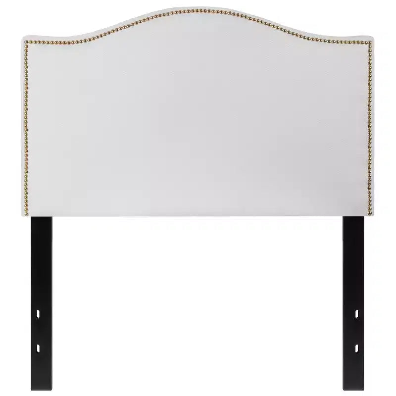 Testata imbottita ad arco Lexington di Flash Furniture con profili a borchie