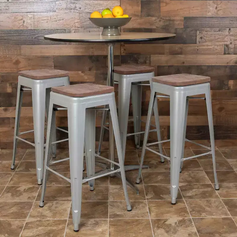Flash Furniture Sgabello da bar in metallo da 30 pollici con sedile in legno - Impilabile, set da 4