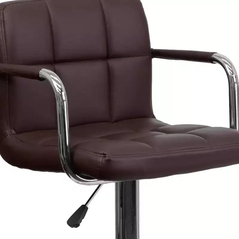 Sgabello da bar contemporaneo Flash Furniture in vinile trapuntato, regolabile in altezza, con braccioli e base cromata