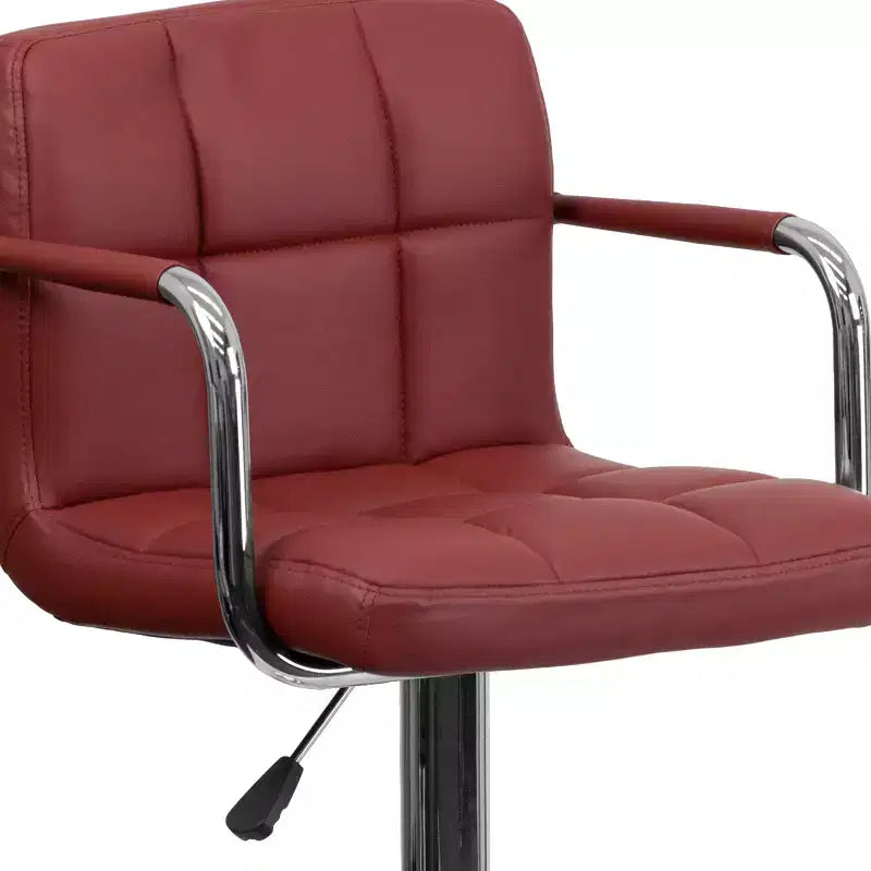 Sgabello da bar contemporaneo Flash Furniture in vinile trapuntato, regolabile in altezza, con braccioli e base cromata