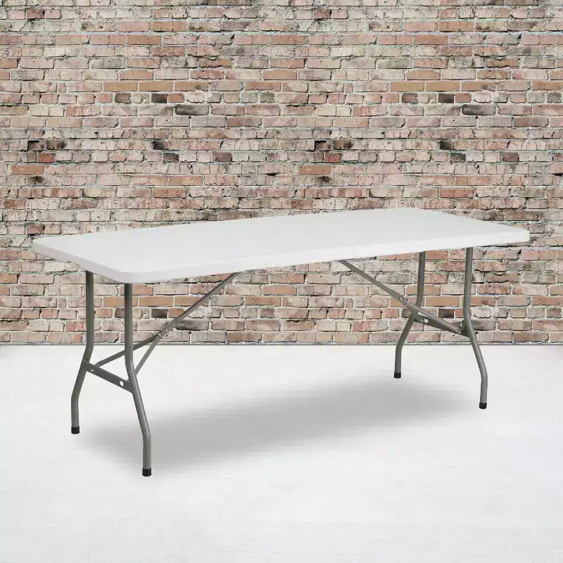 Tavolo pieghevole in plastica bianca effetto granito da 183 cm con maniglia per il trasporto Emma and Oliver
