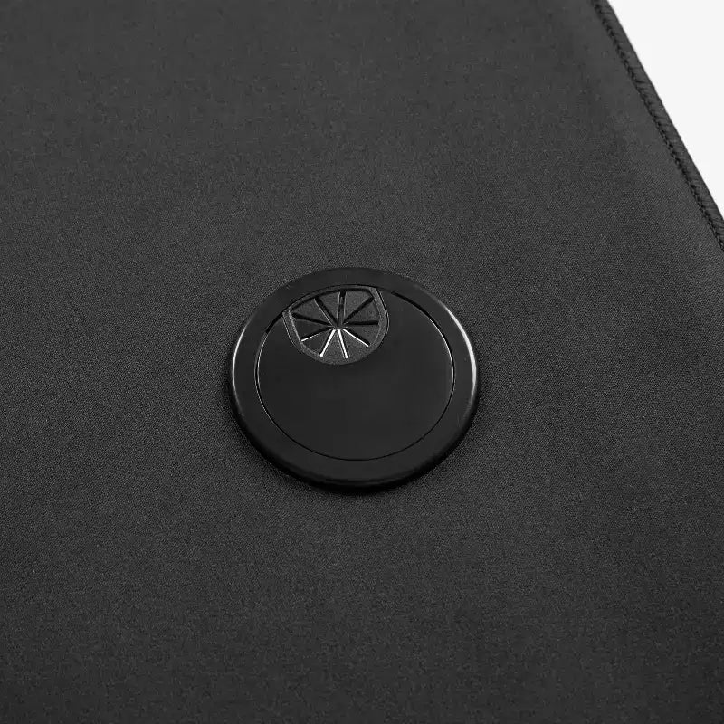 Scrivania da gaming Flash Furniture con portabicchieri/gancio per cuffie/tappetino per mouse rimovibile e sedia da gaming reclinabile con schienale/braccioli e poggiapiedi