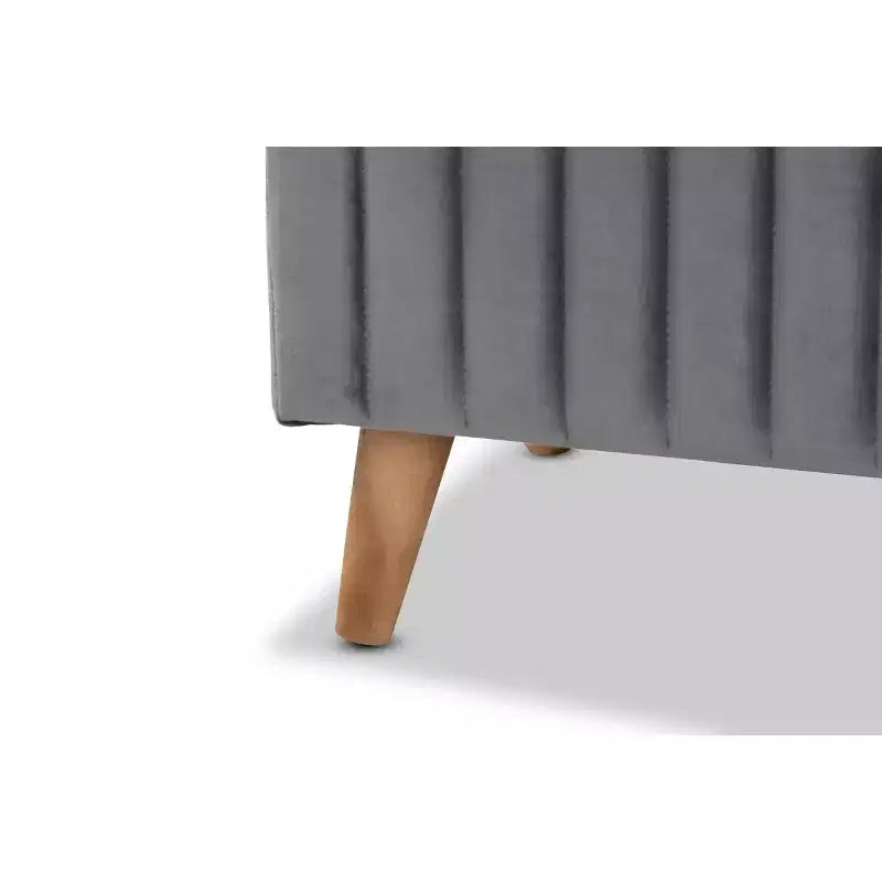 Pouf contenitore Hanley di Baxton Studio in velluto e legno