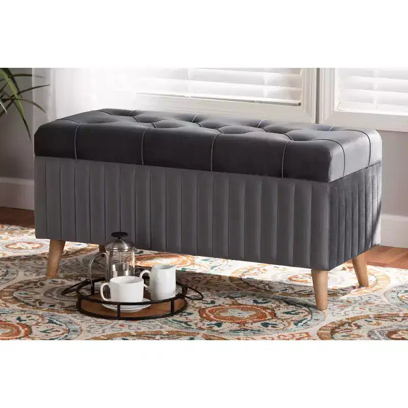 Pouf contenitore Hanley di Baxton Studio in velluto e legno