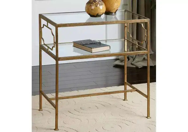 Tavolino d'appoggio Accent Uttermost Traditional in ferro, 60,3 x 35,6 cm, con ripiano, finitura foglia oro anticato, vetro trasparente per soggiorno e camera da letto