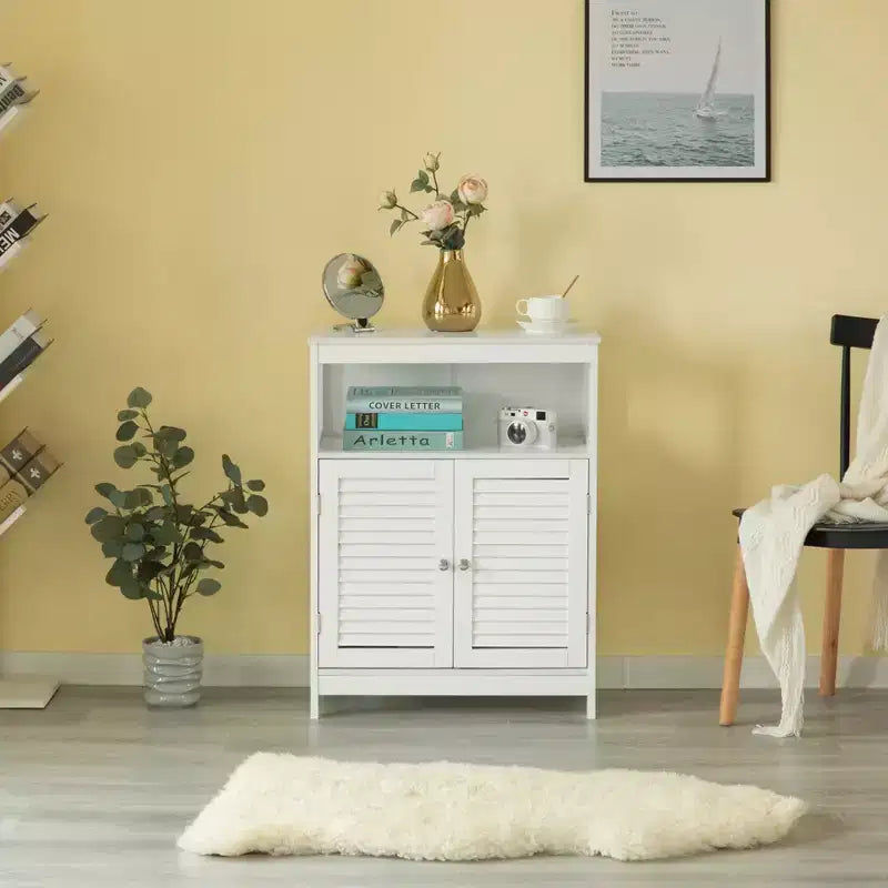 Mobiletto lavabo bagno Basicwise moderno in legno bianco con ripiani regolabili e ante con design a due assi orizzontali