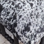 Panchina piccola in finta pelle di mucca grigia e bianca larga 22 1/2 Uttermost Rancho