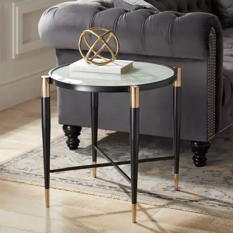 Tavolino d'appoggio rotondo moderno in metallo Studio 55D, 63,5 cm di larghezza, piano in vetro marmorizzato nero opaco e oro per soggiorno e camera da letto