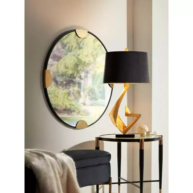 Tavolino d'appoggio rotondo moderno in metallo Studio 55D, 63,5 cm di larghezza, piano in vetro marmorizzato nero opaco e oro per soggiorno e camera da letto