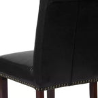 Sedia Emma and Oliver 4 PK Parsons con schienale arrotolato imbottito con bordo borchiato e telaio rifinito con feltrini in plastica