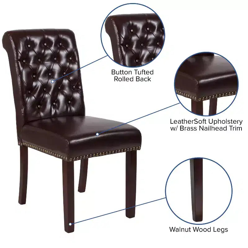 Sedia Emma and Oliver 4 PK Parsons con schienale arrotolato imbottito con bordo borchiato e telaio rifinito con feltrini in plastica