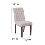 Sedia Emma and Oliver 4 PK Parsons con schienale arrotolato imbottito con bordo borchiato e telaio rifinito con feltrini in plastica
