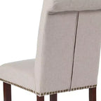 Sedia Emma and Oliver 4 PK Parsons con schienale arrotolato imbottito con bordo borchiato e telaio rifinito con feltrini in plastica