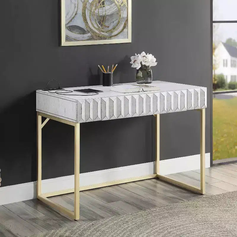 Scrivania Mendella con porte USB e prese elettriche - HOMES: Inside + Out