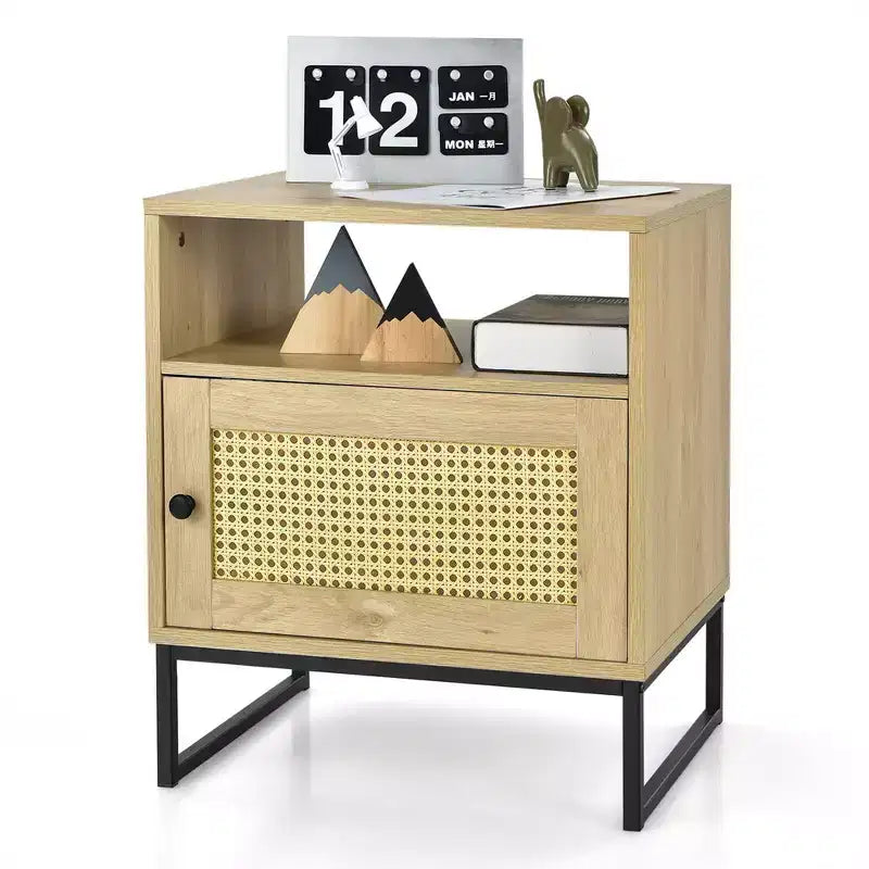 Costway 2 comodini con armadietto, tavolino laterale in legno, anta decorata in rattan, color rovere