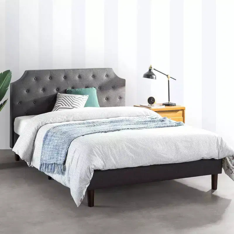Mavn Letto a piattaforma imbottito, testiera trapuntata moderna grigio scuro - Mellow