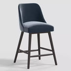 Sgabello da bar Geller in velluto lucido Threshold da 68,5 cm con poggiapiedi