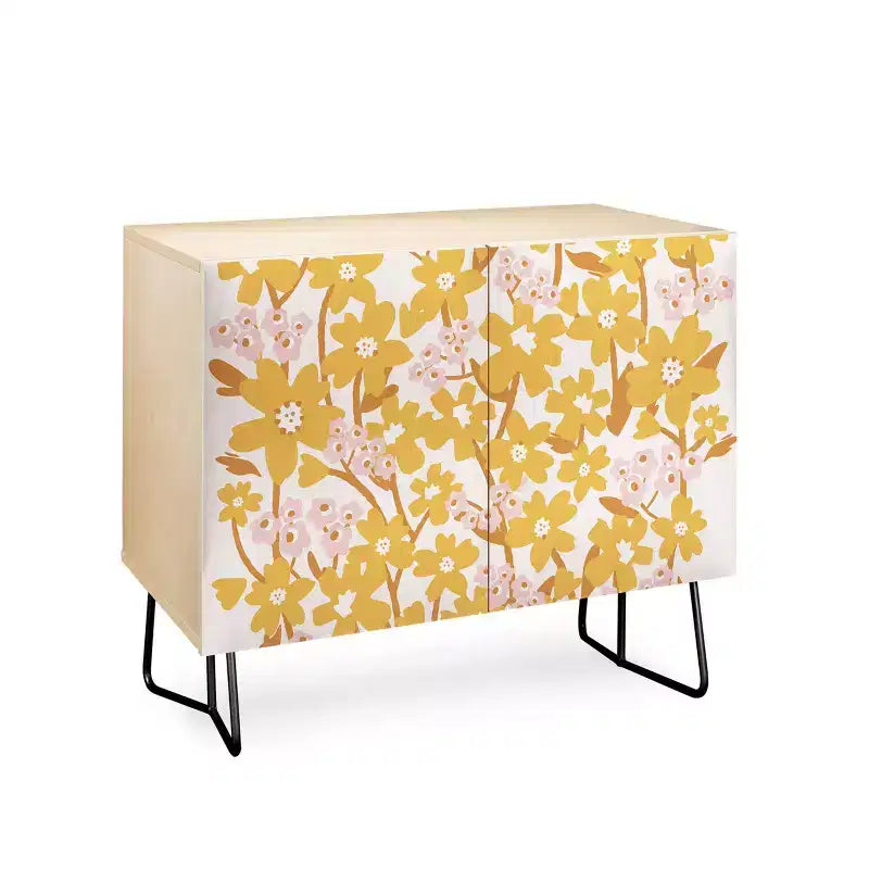 Trentuno illustrazioni Fiori selvatici in credenza color curcuma - Deny Designs