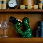 Foster & Rye Porta Bottiglie di Vino Omino Verde Esercito, Porta Vino Decorativo da Tavolo a Forma di Soldato in Poliresina, Porta Bottiglie Decorativo, Decorazione per Cucina, Regali per Bar di Casa
