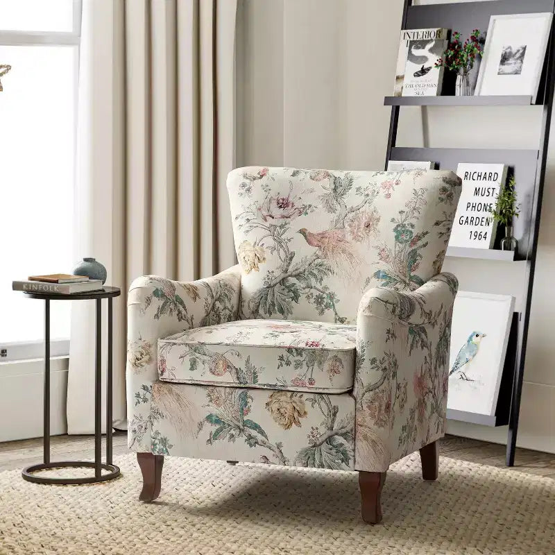Poltrona Vincent imbottita in legno con motivo in tessuto e design a orecchioni per camera da letto | ART OF LIVING DESIGNS